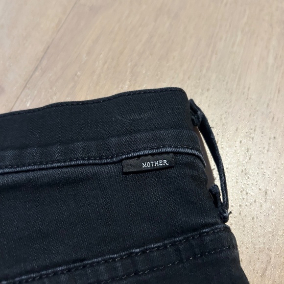 MOTHER Black The Stunner Zip Ankle Step Fray Distressed Jeans Size 27 Trendy! - Picture 4 of 5